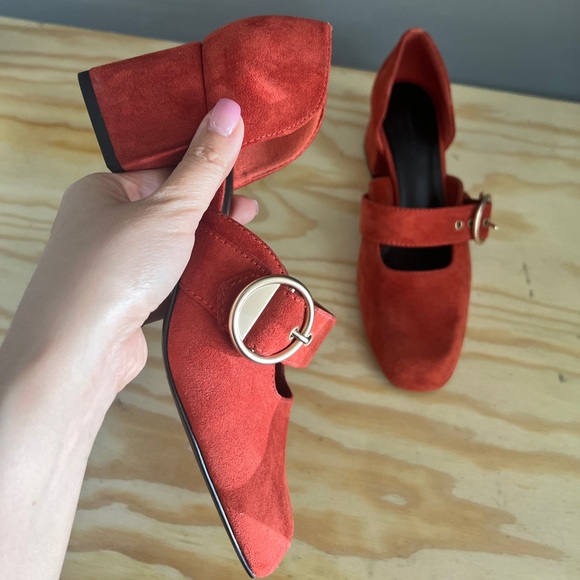 Tangerine suede with golden buckle Mary Jane pump size 37, in new condition! - Picture 3 of 7